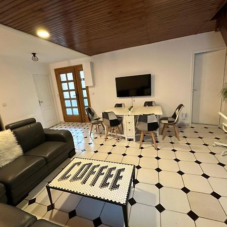 Agreable Appartement Dans Une Maison Saint-Denis  Bagian luar foto