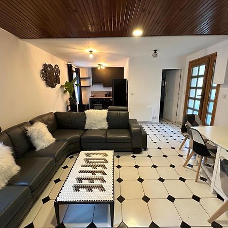 Agreable Appartement Dans Une Maison Saint-Denis  Bagian luar foto