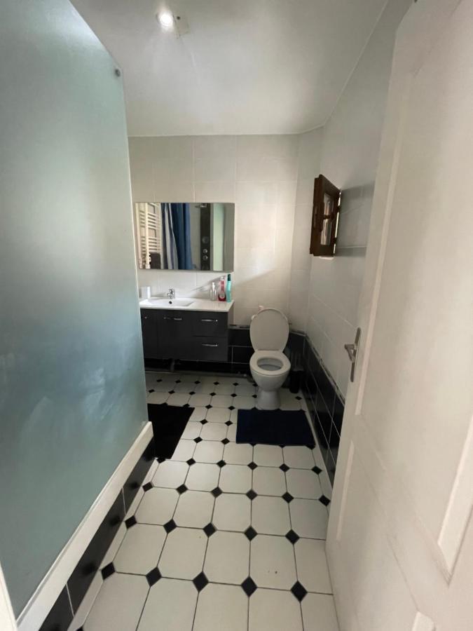 Agreable Appartement Dans Une Maison Saint-Denis  Bagian luar foto