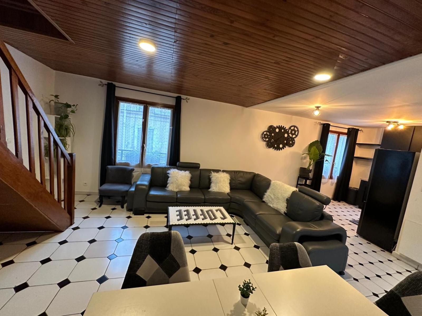 Agreable Appartement Dans Une Maison Saint-Denis  Bagian luar foto
