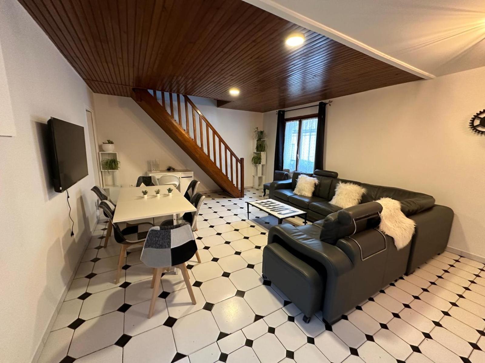 Agreable Appartement Dans Une Maison Saint-Denis  Bagian luar foto