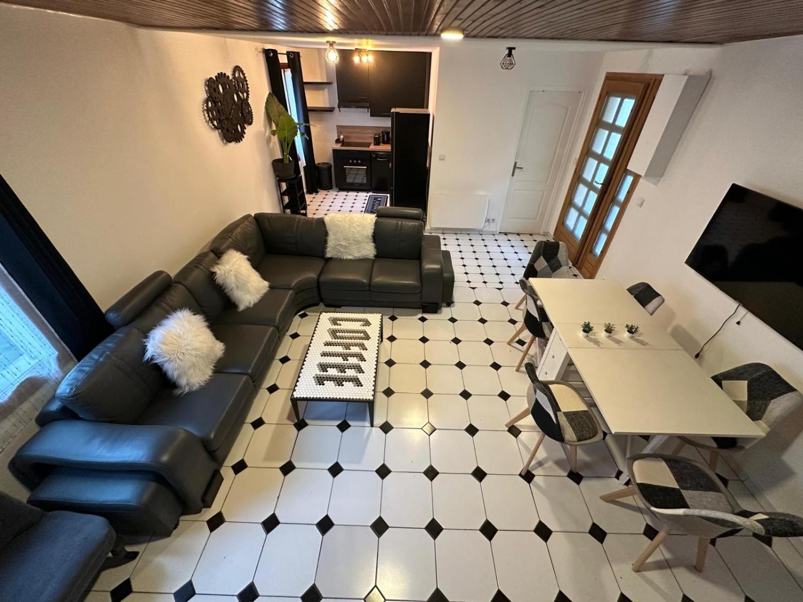 Agreable Appartement Dans Une Maison Saint-Denis  Bagian luar foto