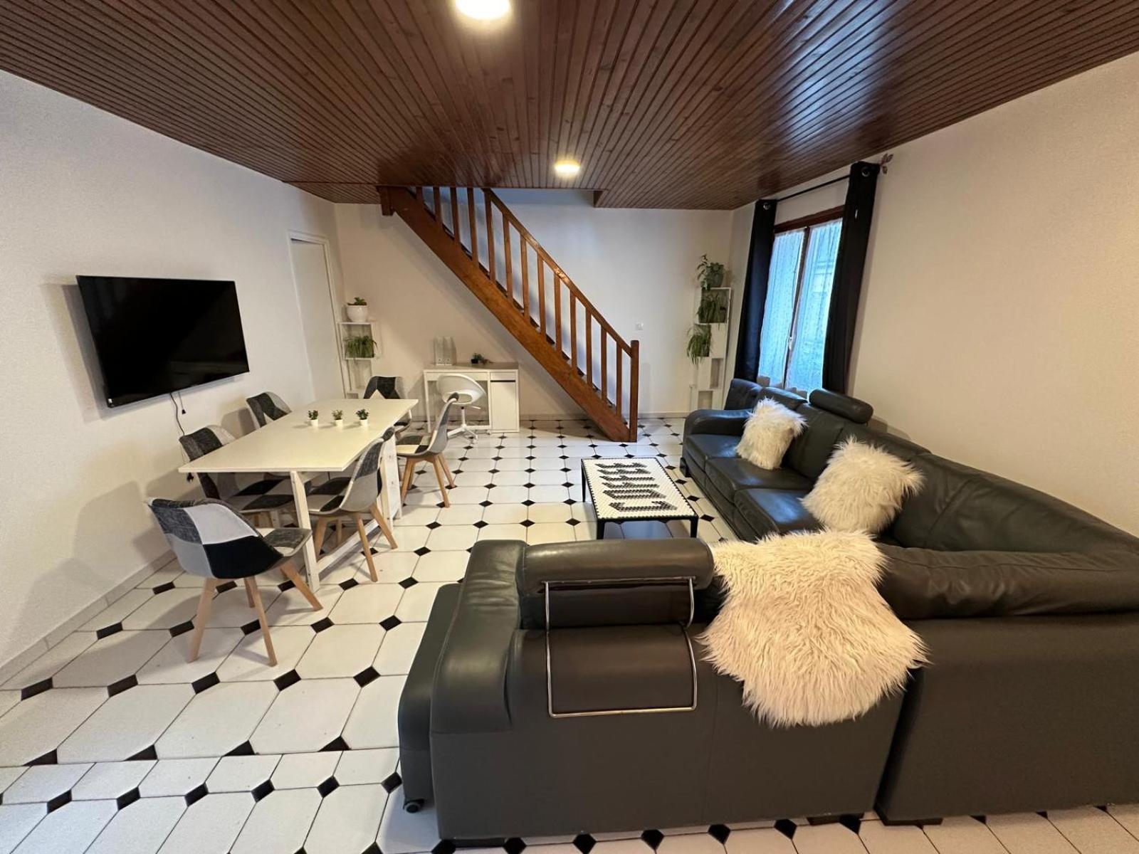 Agreable Appartement Dans Une Maison Saint-Denis  Bagian luar foto