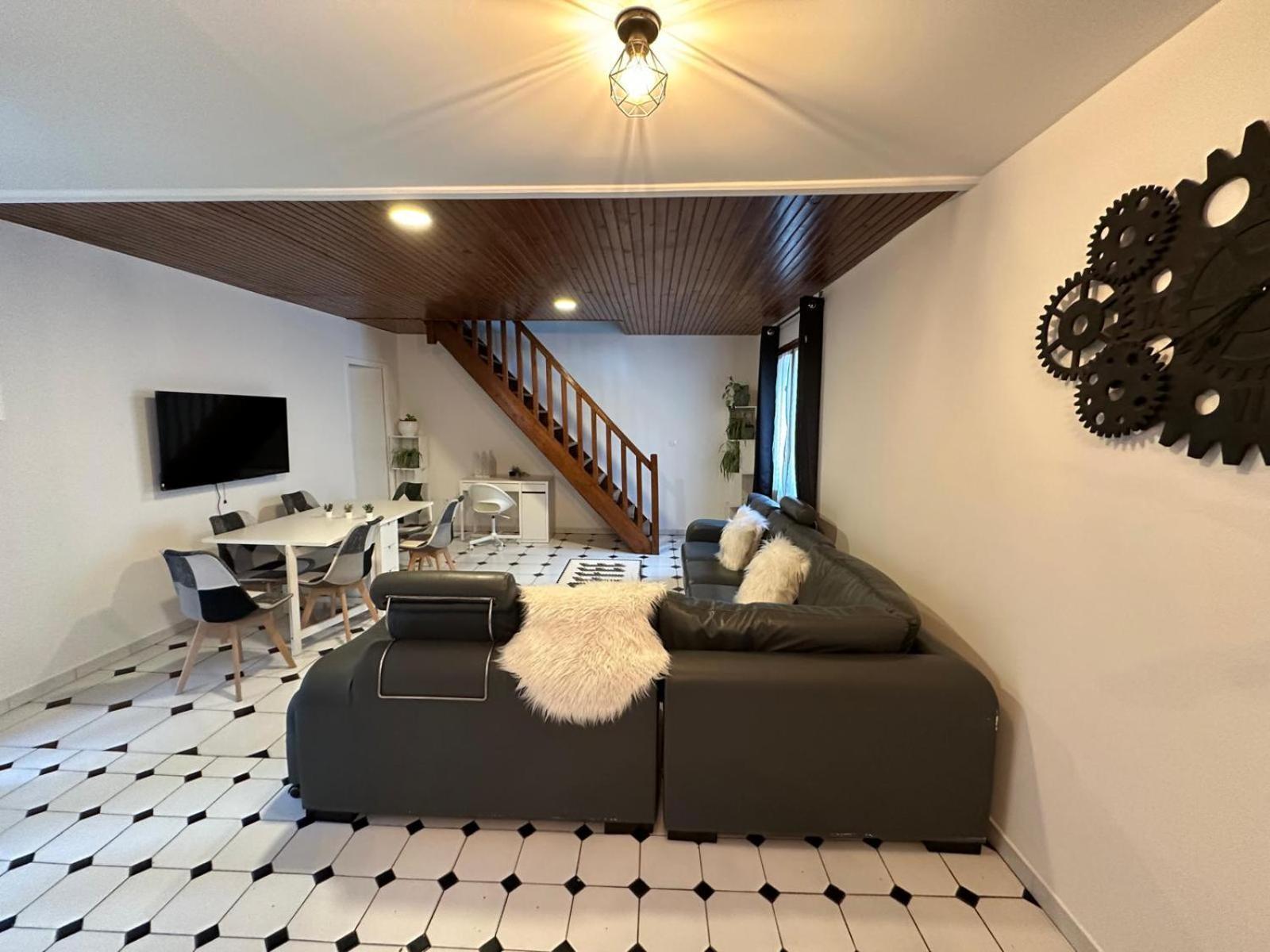 Agreable Appartement Dans Une Maison Saint-Denis  Bagian luar foto